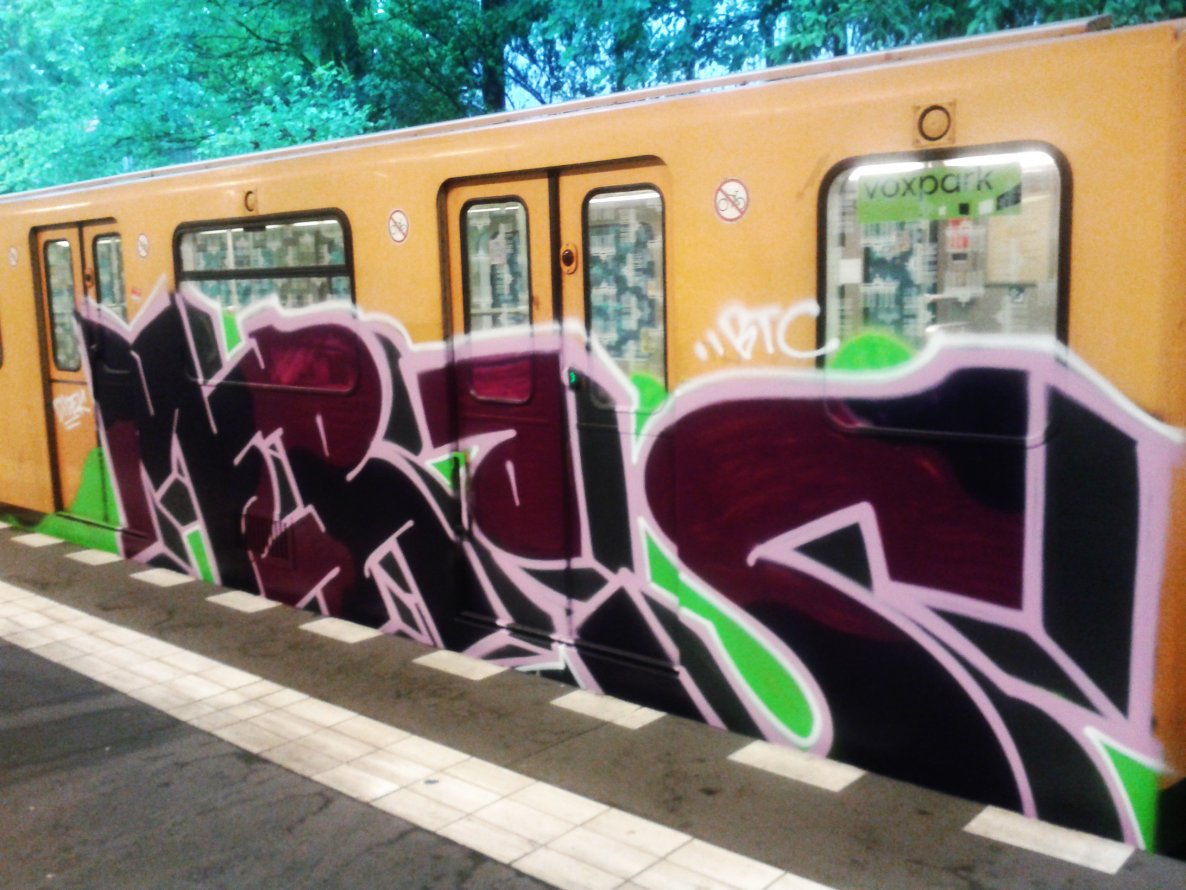 Graffiti Train - Photo by BLACKCHARLIE