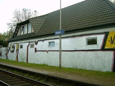 Graffiti Bombing - Photo by BOND001 - WCMF, Osnabrück (2005)