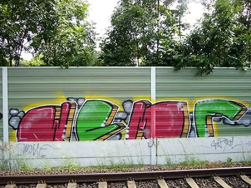 Graffiti Bombing - Photo by BOND001 - WCMF, Osnabrück (2005)