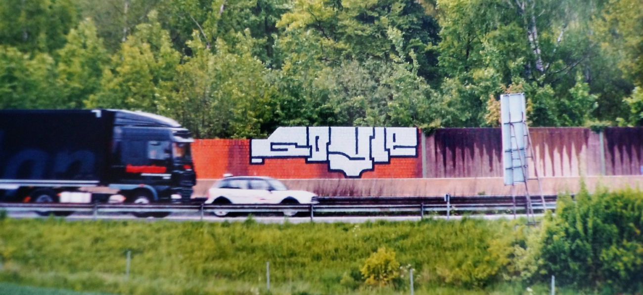 Graffiti Bombing - Photo by BOND001 - Osnabrück, TGF, WCMF (2012)