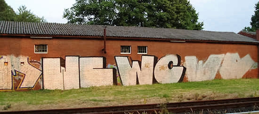 Graffiti Bombing - Photo by BOND001 - WC, MF, Osnabrück (2007)