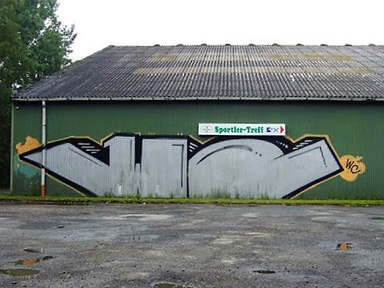 Graffiti Bombing - Photo by BOND001 - WCMF, Osnabrück (2006)