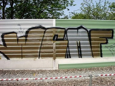 Graffiti Bombing - Photo by BOND001 - WCMF, Osnabrück (2006)