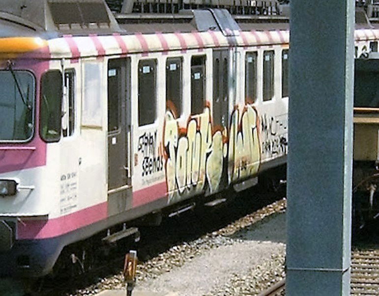 Graffiti in Zürich - Photo by BOND001 - WCMF, Osnabrück, Ponk (2004)