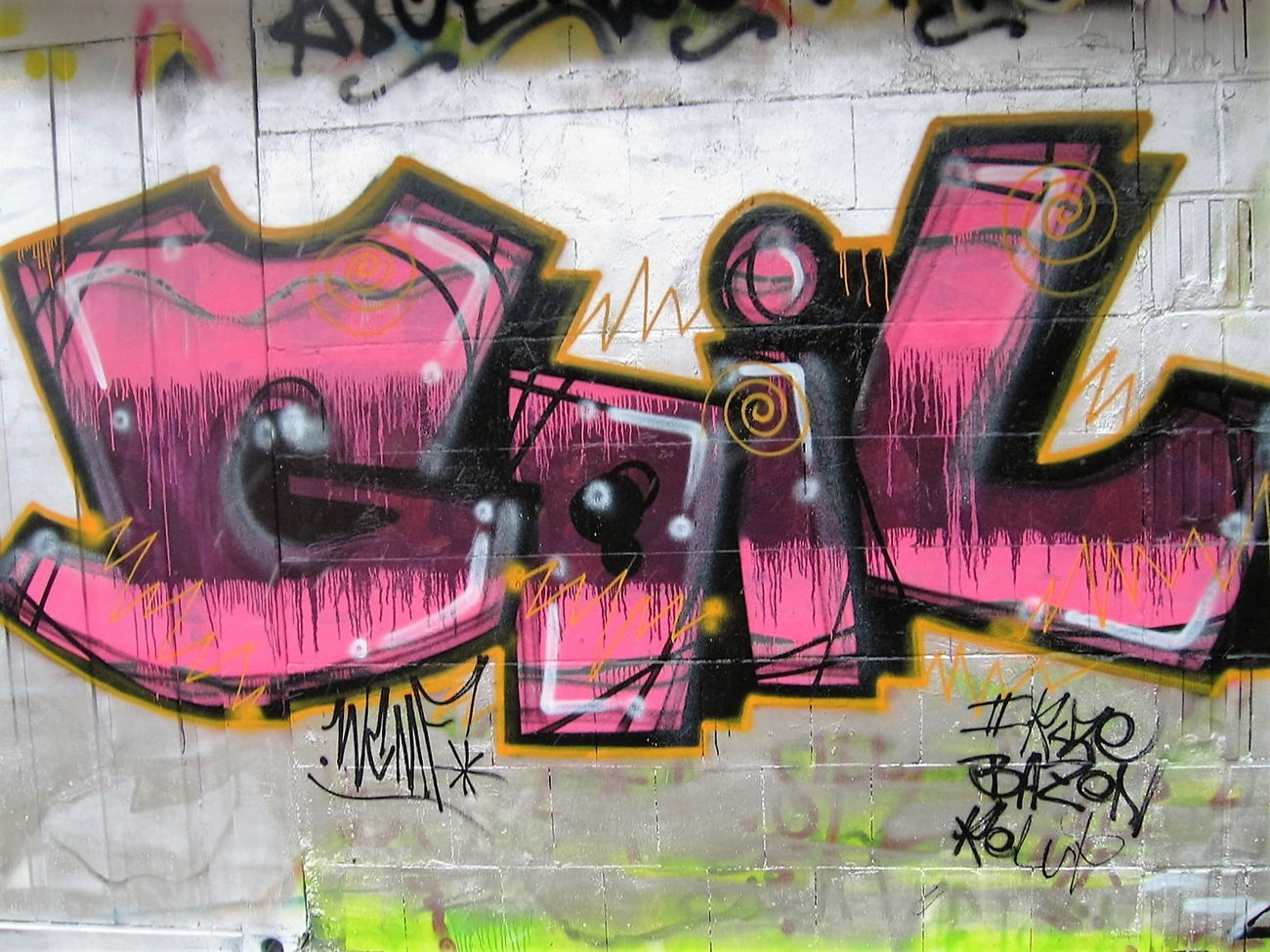 Graffiti Wall - Photo by BOND001 - Goil, Goyle, WC (2006)