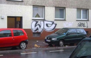Graffiti Bombing - Photo by BOND001 - WCMF, Osnabrück (2005)