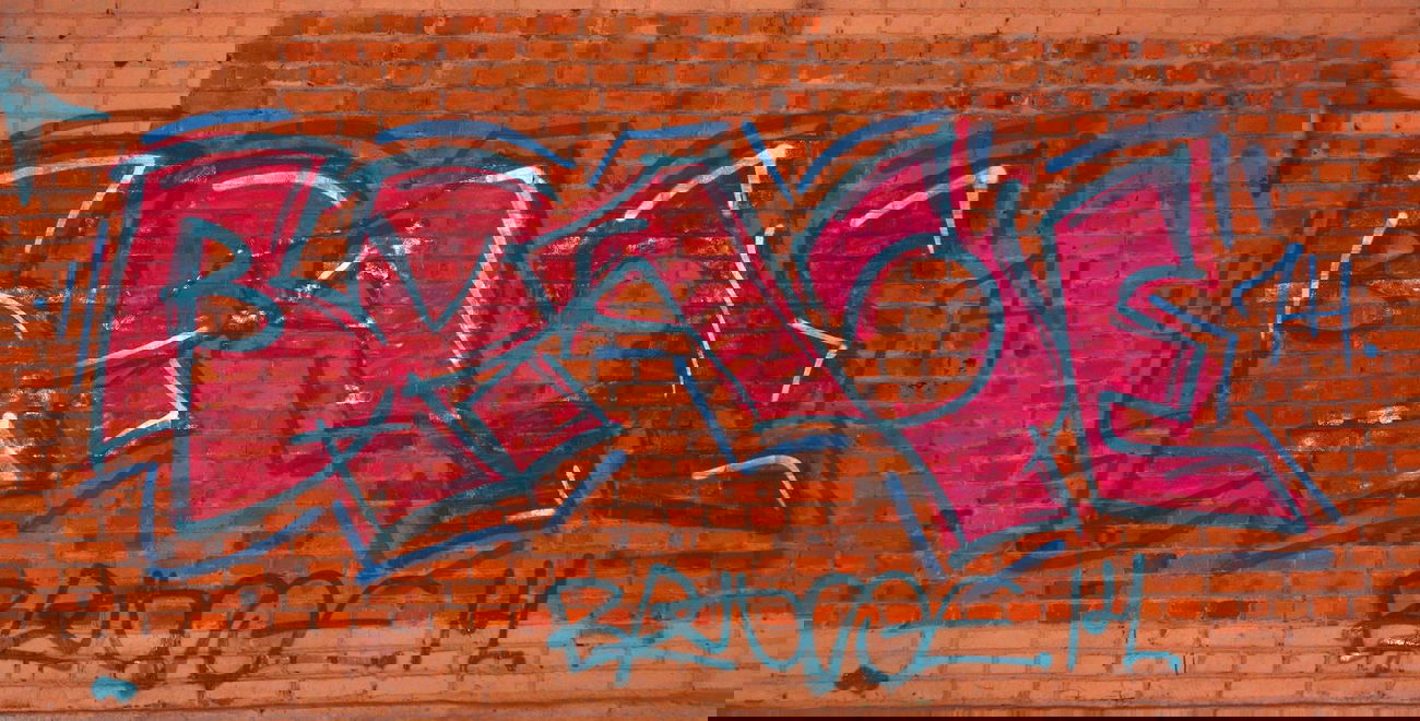 Graffiti Bombing in Saint Petersburg - Photo by BRASE - style, night