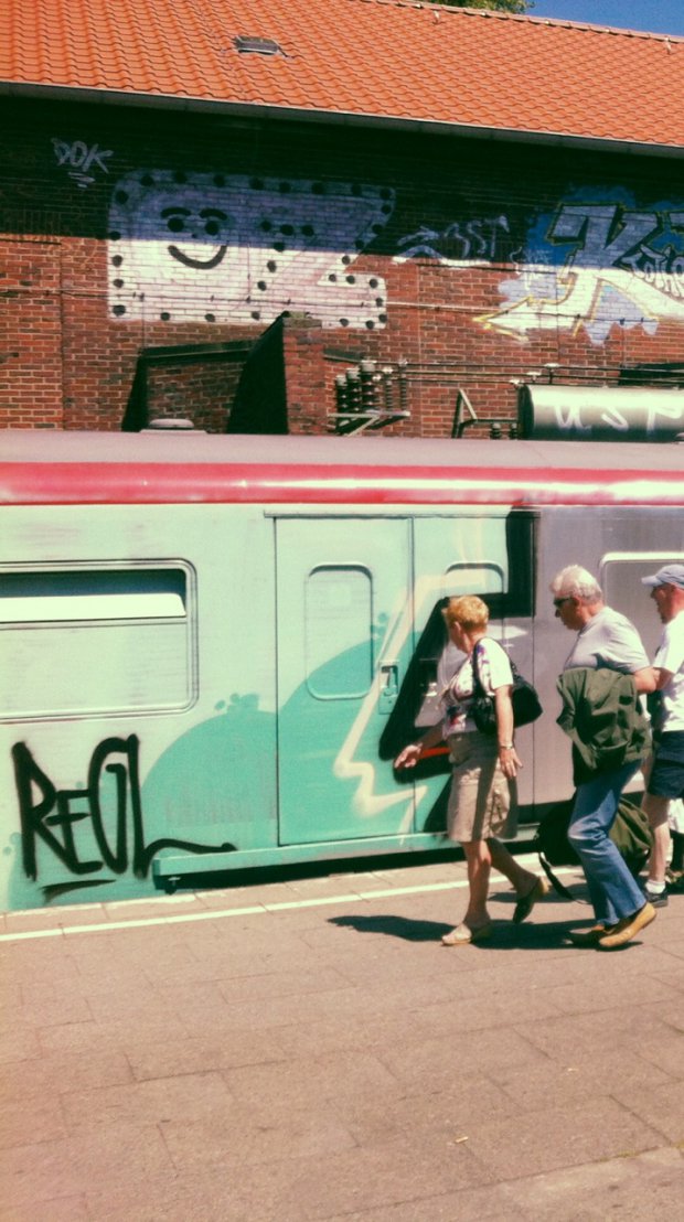 Graffiti Artwork - Photo by BRNK - regl, dsl (2014)