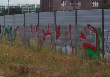 Graffiti Bombing in Berlin - Photo by BTT0341 - 1up, OneUp, One