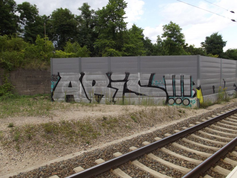 Graffiti Bombing - Photo by BTT0341 - Aris, Leipzig, Trainline