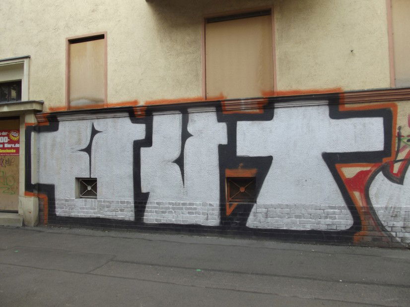 Graffiti Bombing - Photo by BTT0341 - OUT, Wall, Leipzig