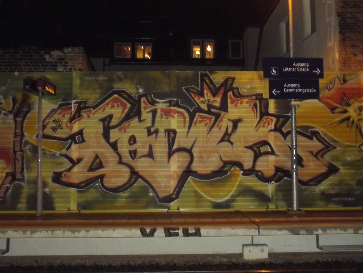 Graffiti Bombing - Photo by BTT0341 - fka, rcs, leipzig