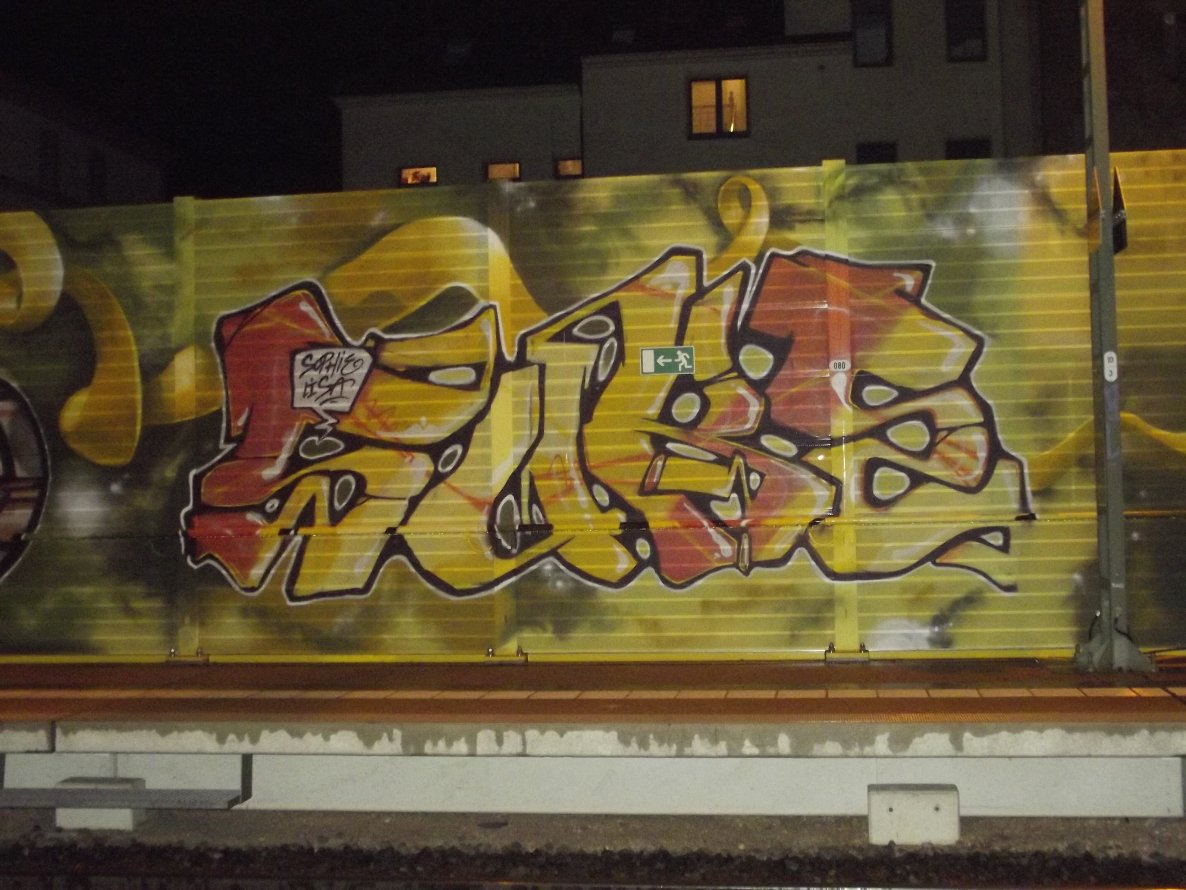 Graffiti Bombing - Photo by BTT0341 - sure, leipzig