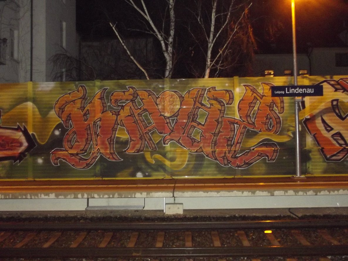 Graffiti Bombing - Photo by BTT0341 - leipzig