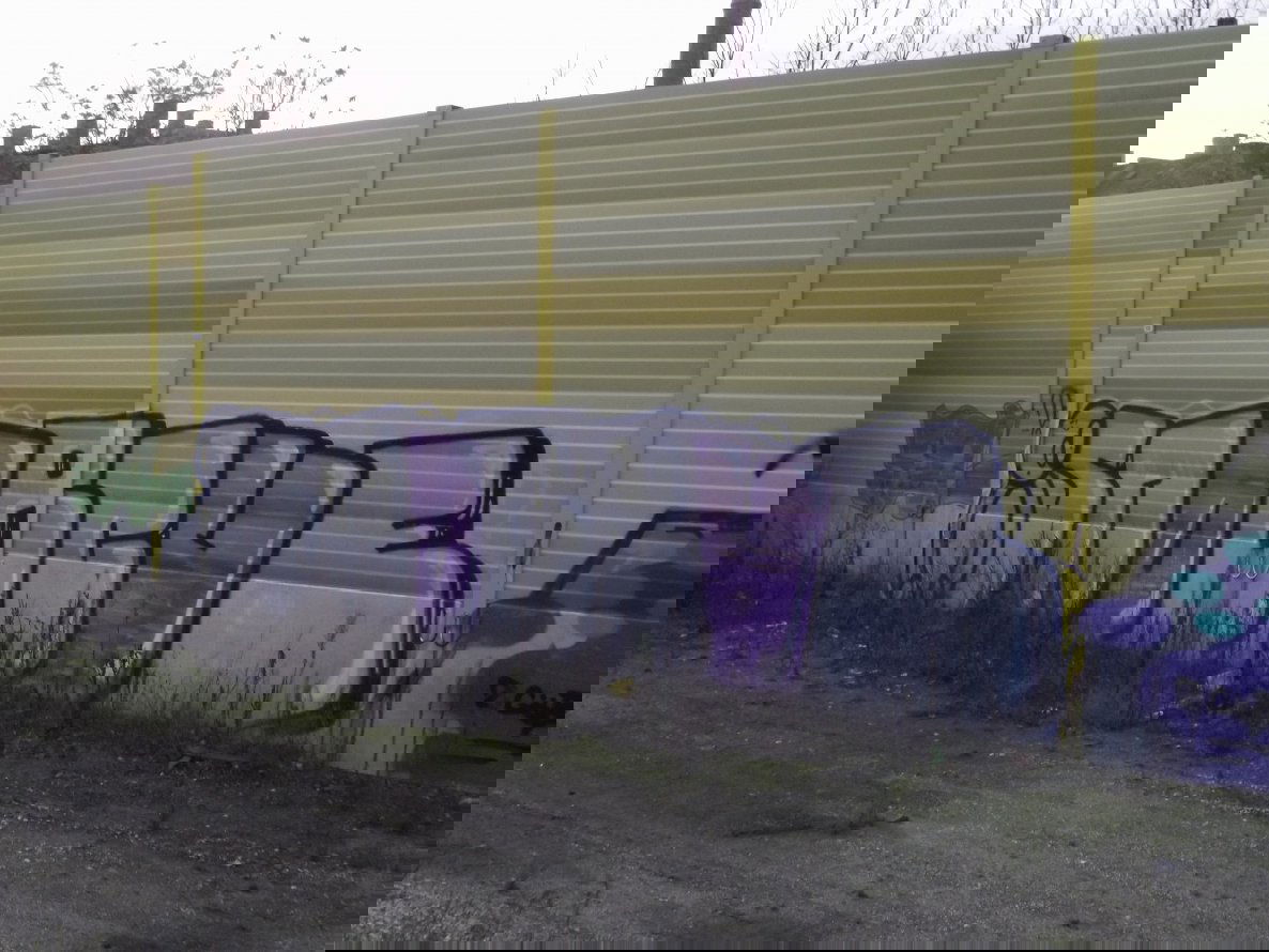 Graffiti Bombing - Photo by BTT0341 - snob, cue, leipzig