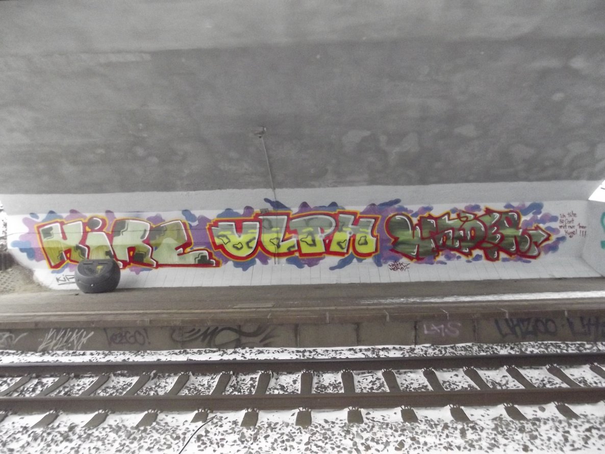 Graffiti Bombing - Photo by BTT0341 - kire, Ulph, Wader