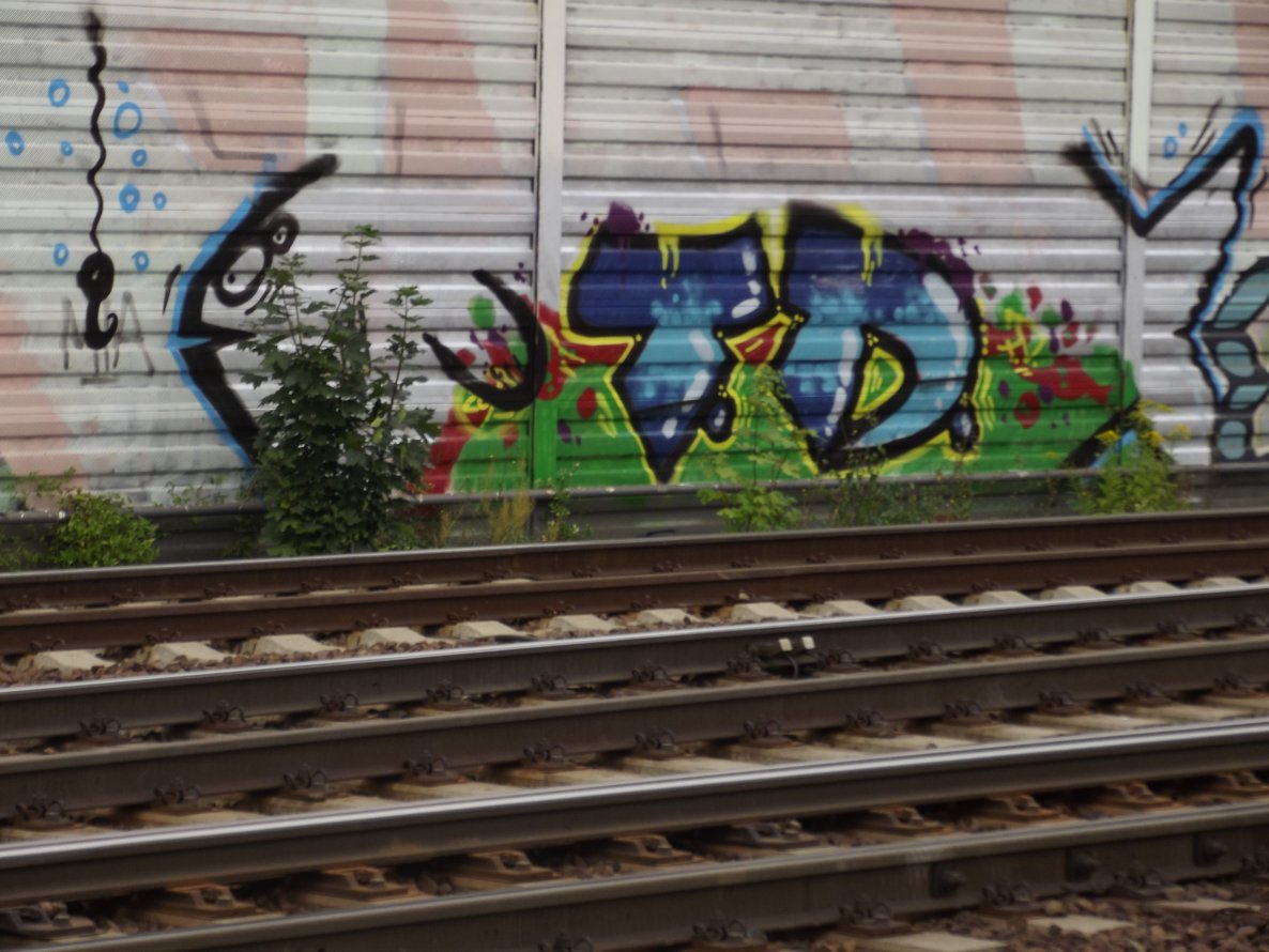 Graffiti Bombing - Photo by BTT0341 - t.d., two, duo