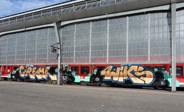 Graffiti Train - Photo by BTT0341 - creme, wiks, ak47