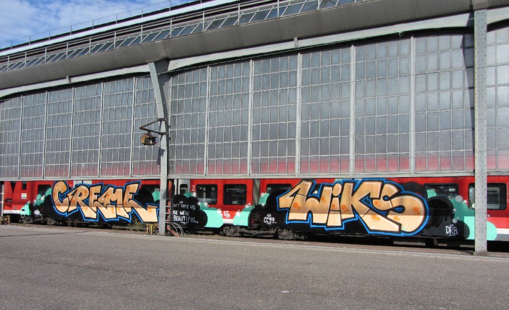 Graffiti Train - Photo by BTT0341 - creme, wiks, ak47