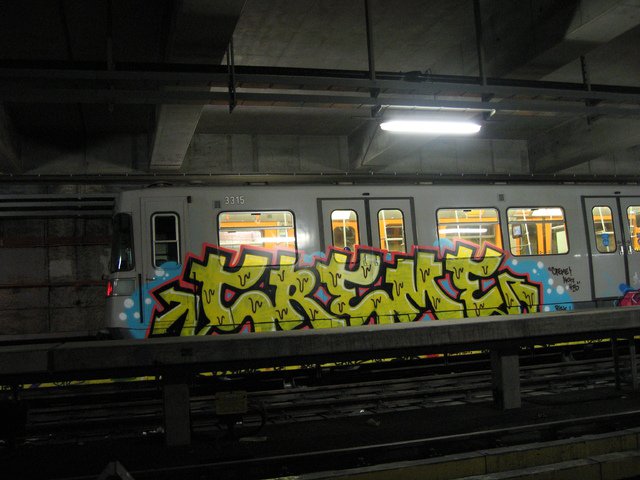 Graffiti Train - Photo by BTT0341 - creme, stuttgart, ak47