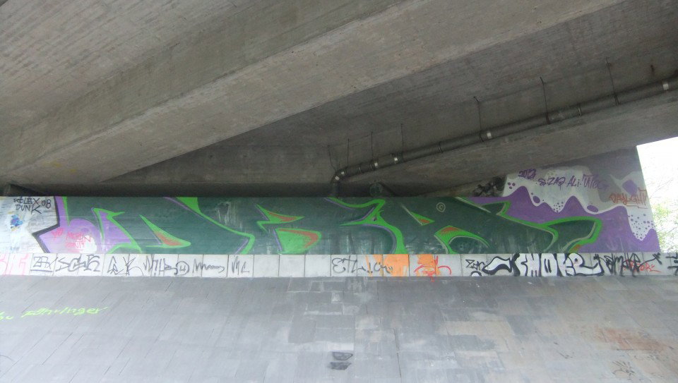 Graffiti Bombing in Karlsruhe - Photo by Badner - dba, crew, trainline (2012)