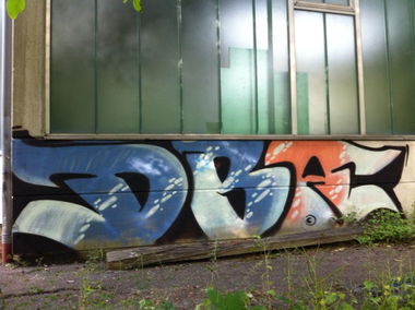 Graffiti Bombing - Photo by Badner - dba, crew, dba (2013)