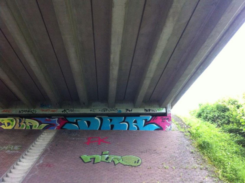 Graffiti Bombing - Photo by Badner - dba, crew, dba (2013)