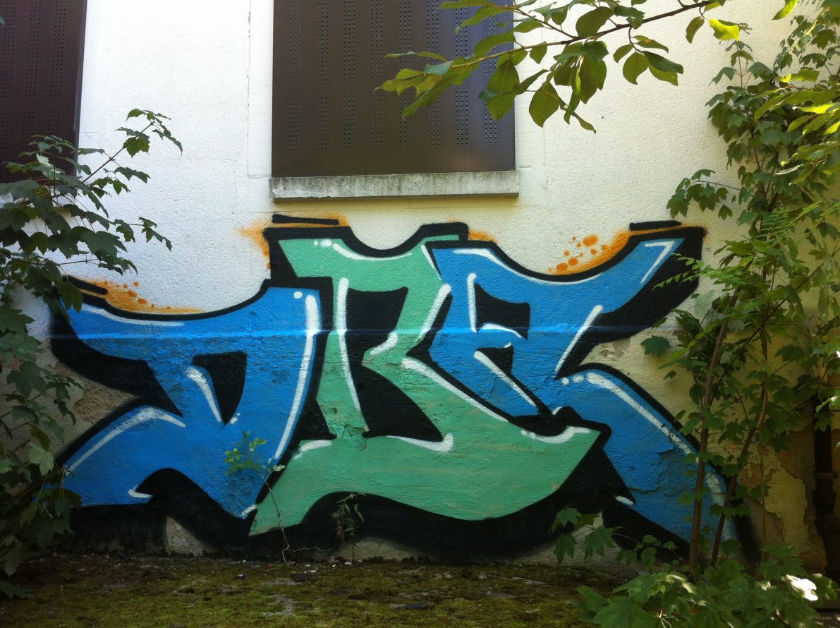 Graffiti Bombing in Karlsruhe - Photo by Badner - Dba, crew, dba