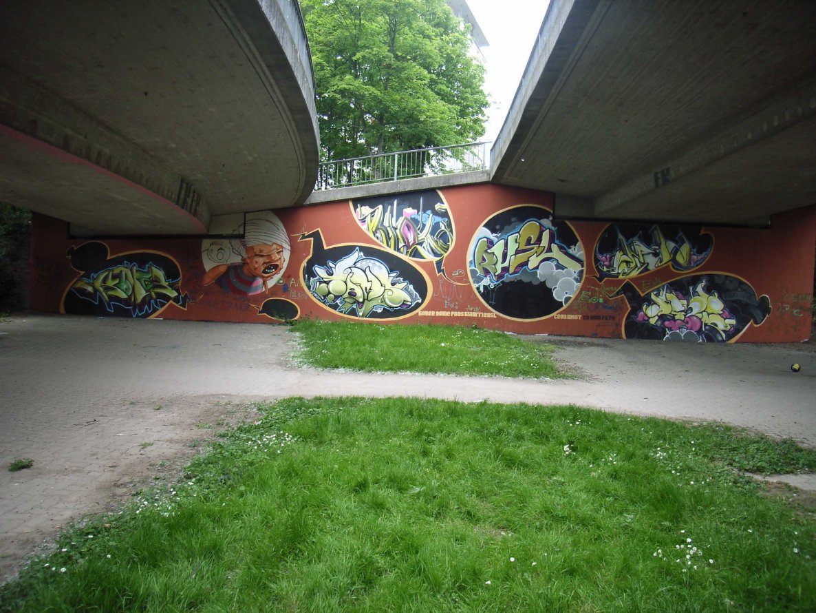 Graffiti Wall in Karlsruhe - Photo by Bananensaft - karlsruhe, koner, fons