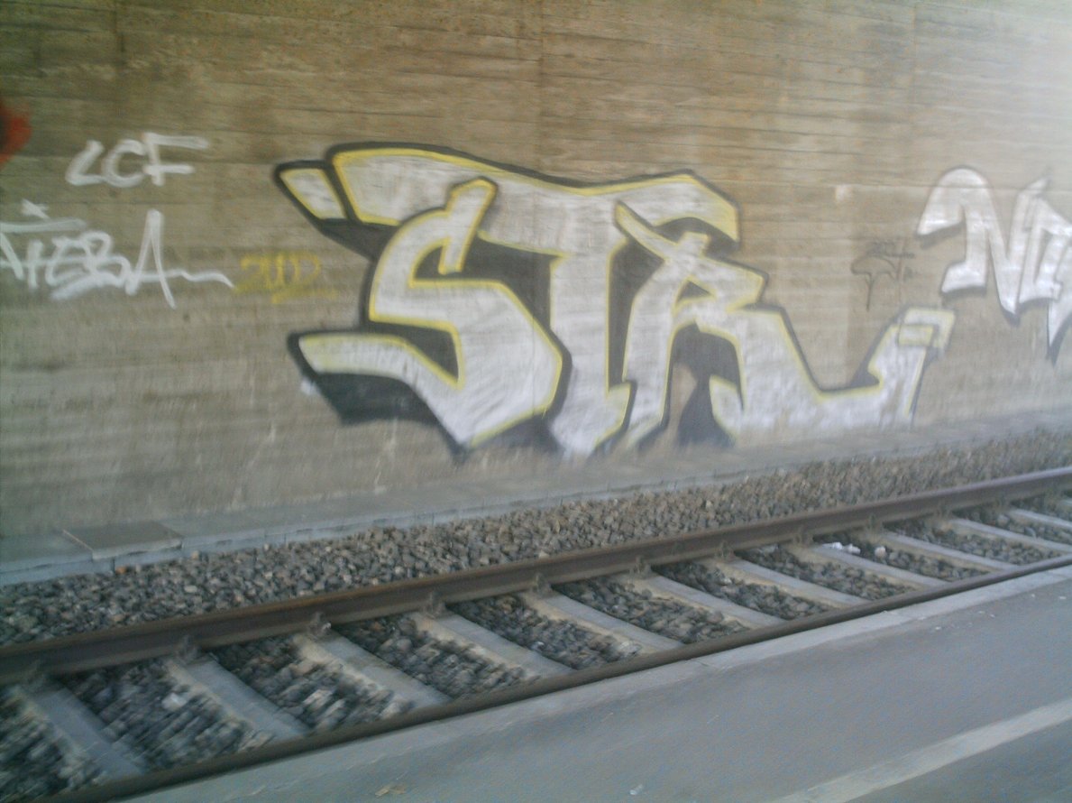Graffiti Bombing in Karlsruhe - Photo by Bananensaft - Str, stroh, karlsruhe