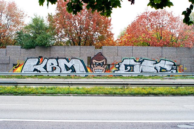 Graffiti Bombing - Photo by Bananensaft - kbm, qlc, karlsruhe (2012)