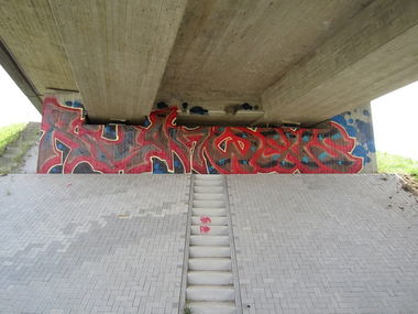 Graffiti Bombing in Karlsruhe - Photo by Bananensaft - Risom, wens, fbs