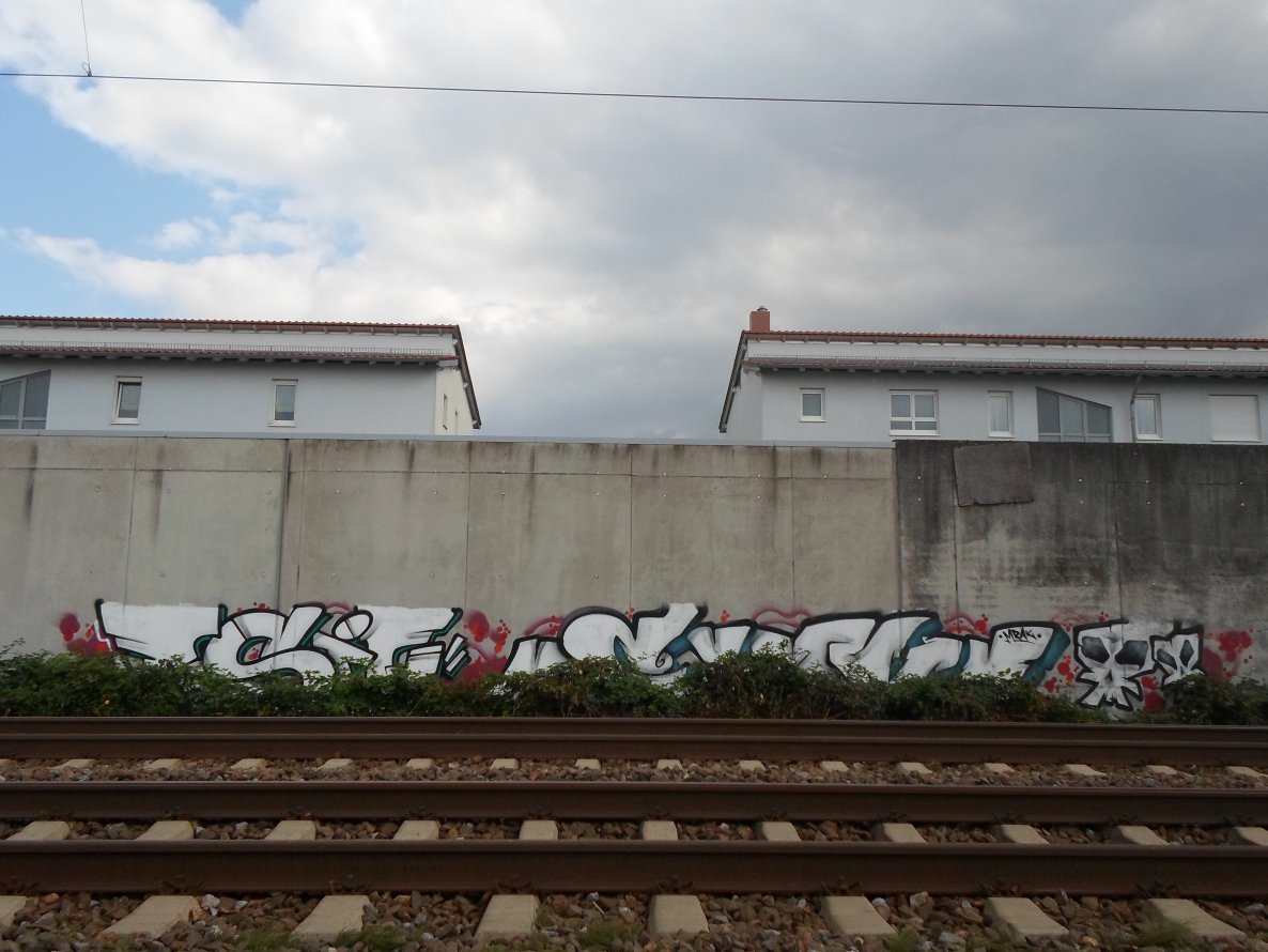Graffiti Bombing in Karlsruhe - Photo by Bananensaft - Asik, siak, trainline