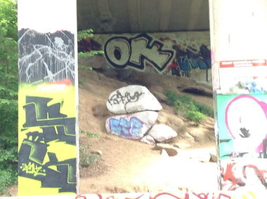 Graffiti Bombing - Photo by Bbaks - OK, TREBÍ?