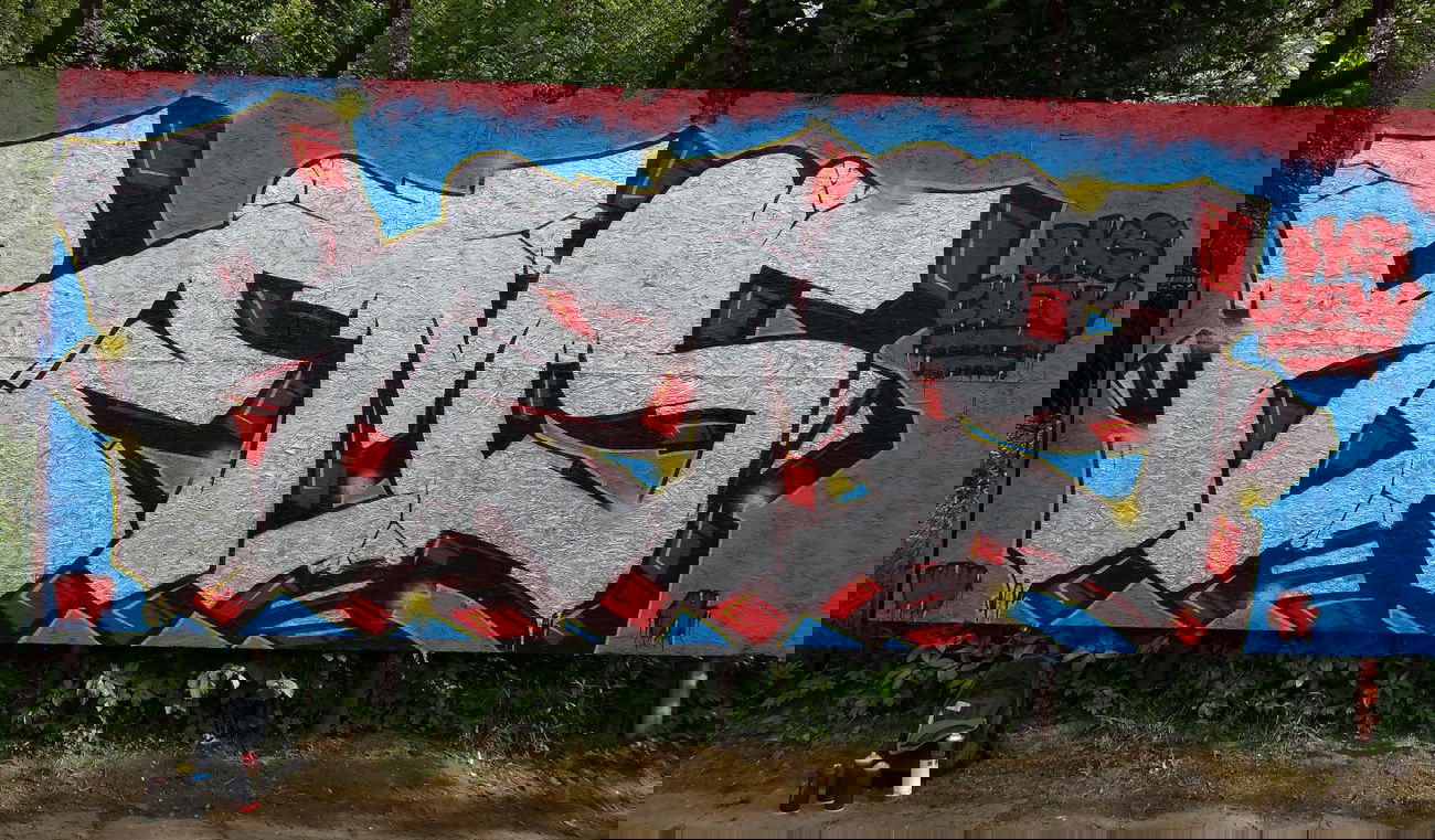 Graffiti Wall - Photo by BeKaeS - rems, bks