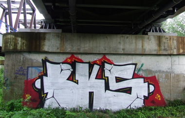Graffiti Bombing - Photo by BeKaeS - bks, crew