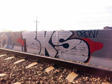 Graffiti Bombing - Photo by BeKaeS - BKS, CREW
