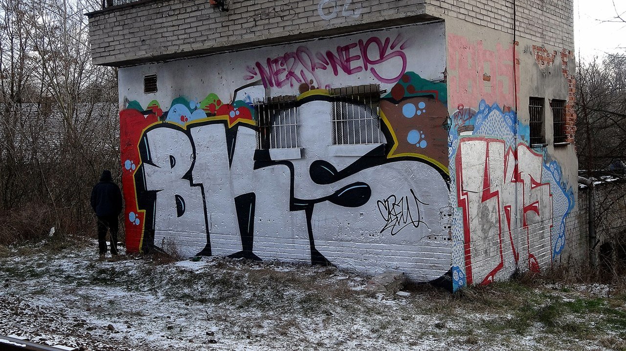 Graffiti Bombing - Photo by BeKaeS - BKS, BKS, CREW!