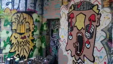 Graffiti Wall - Photo by Beemo - rasur, rac, cpc