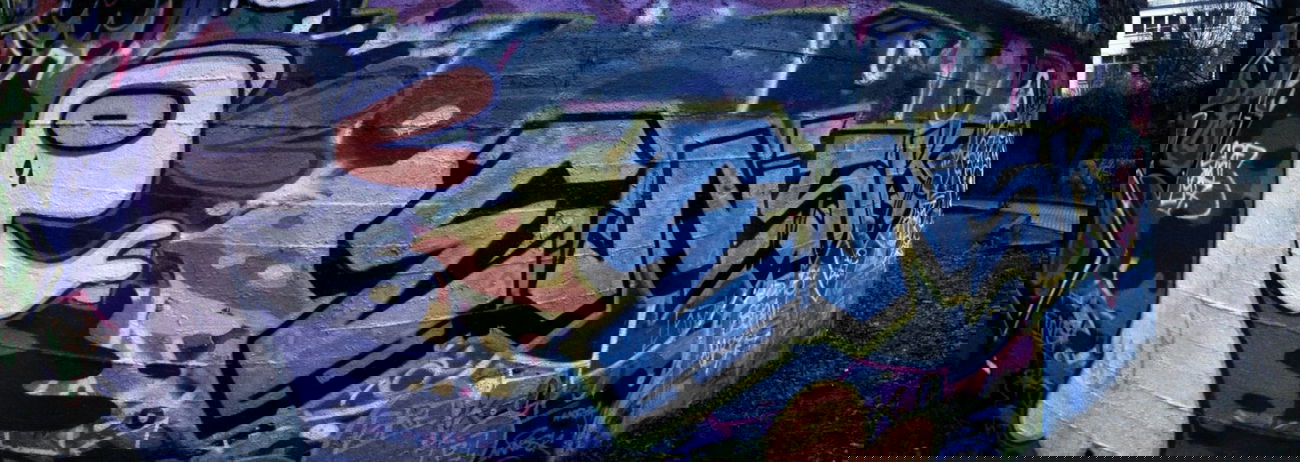 Graffiti Wall - Photo by Beemo - ensk, rasur, cpc