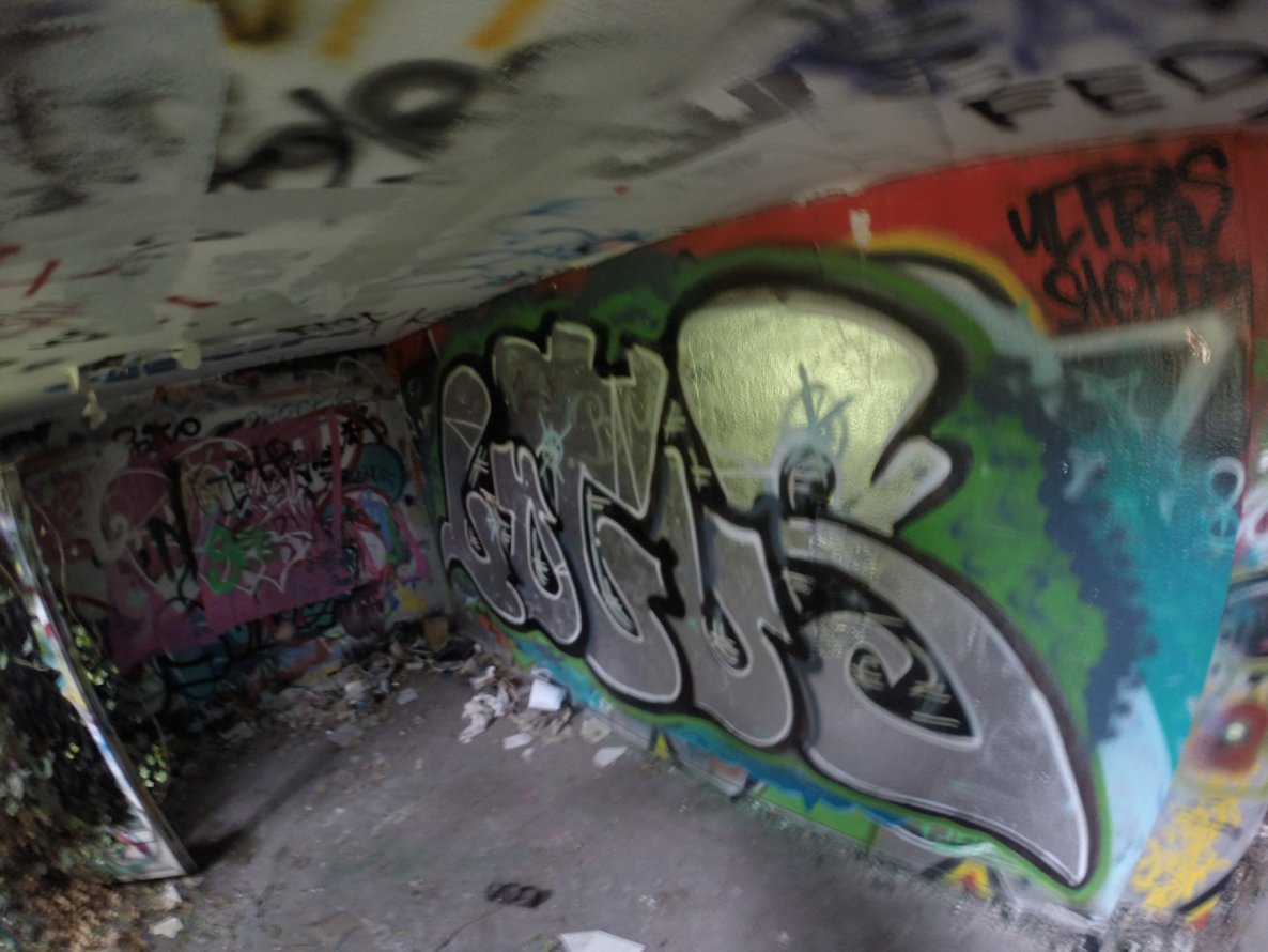 Graffiti Bombing - Photo by Benderbaumeister - lotus, köln, 3mg