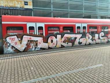 Graffiti Train - Photo by Benderbaumeister - vlok, gris, köln