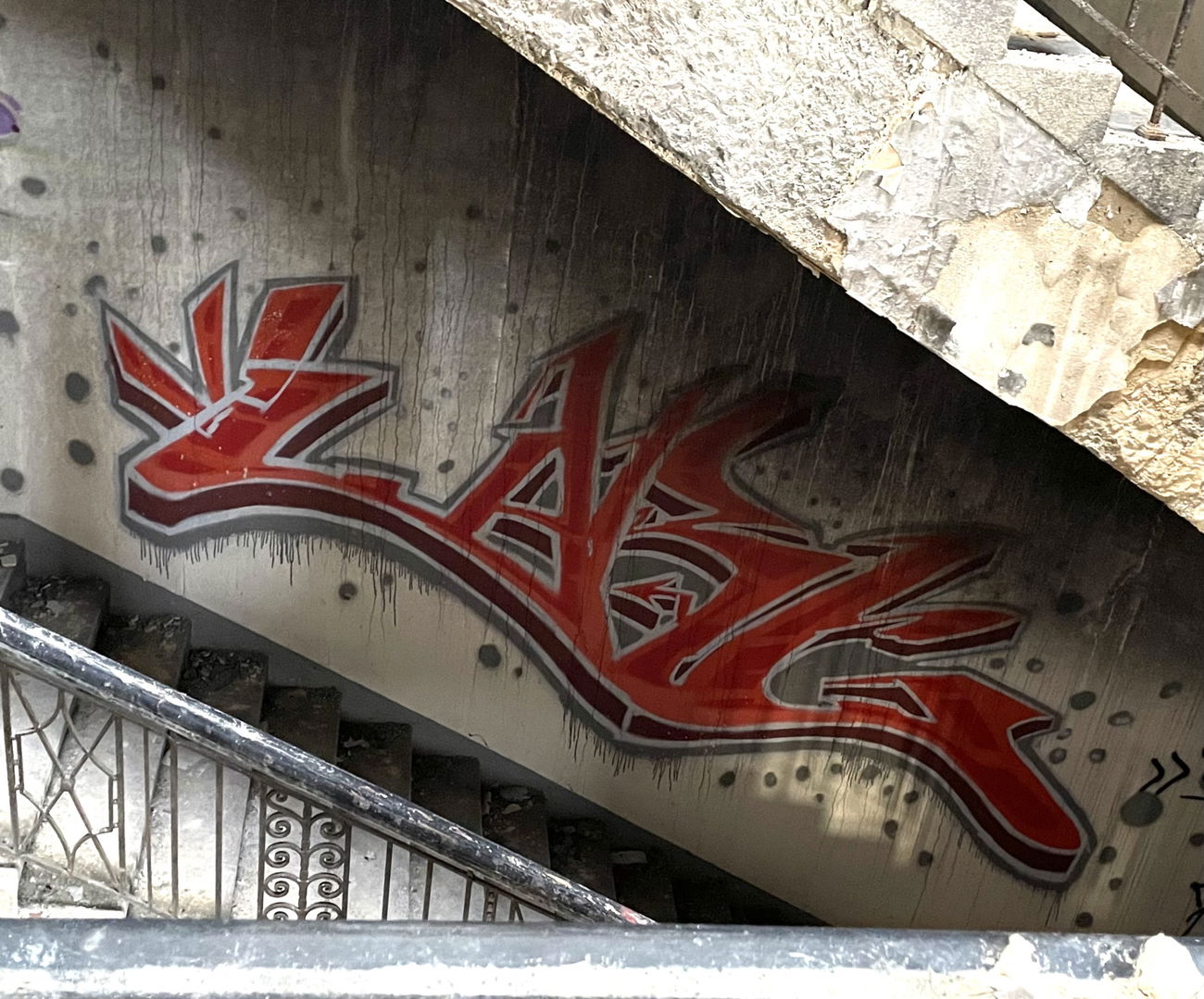 Graffiti Bombing - Photo by Benlexa007 - Kassel, Salzmann, lostplace