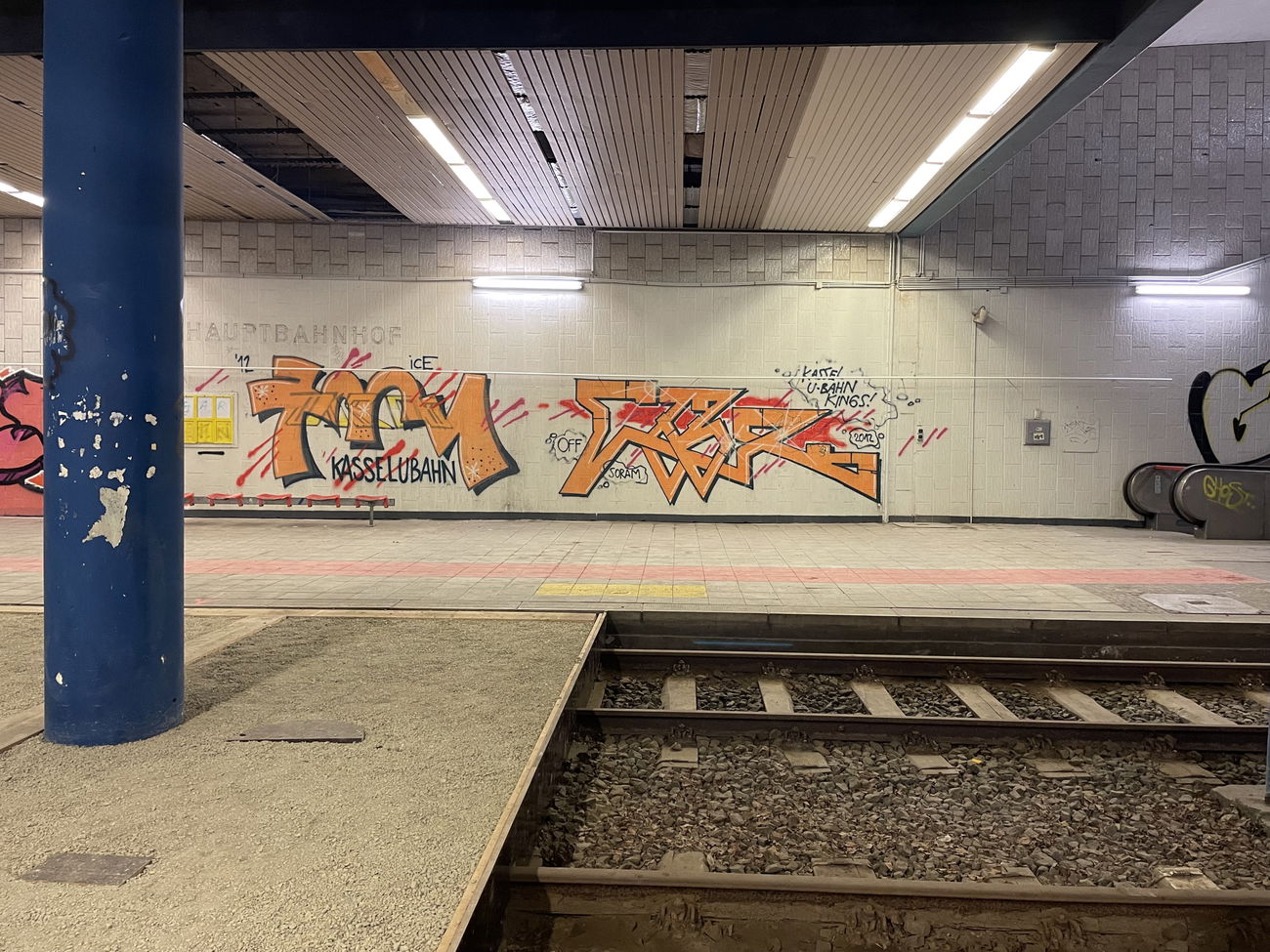 Graffiti Bombing - Photo by Benlexa007 - Kassel, Ubahn, Zoom