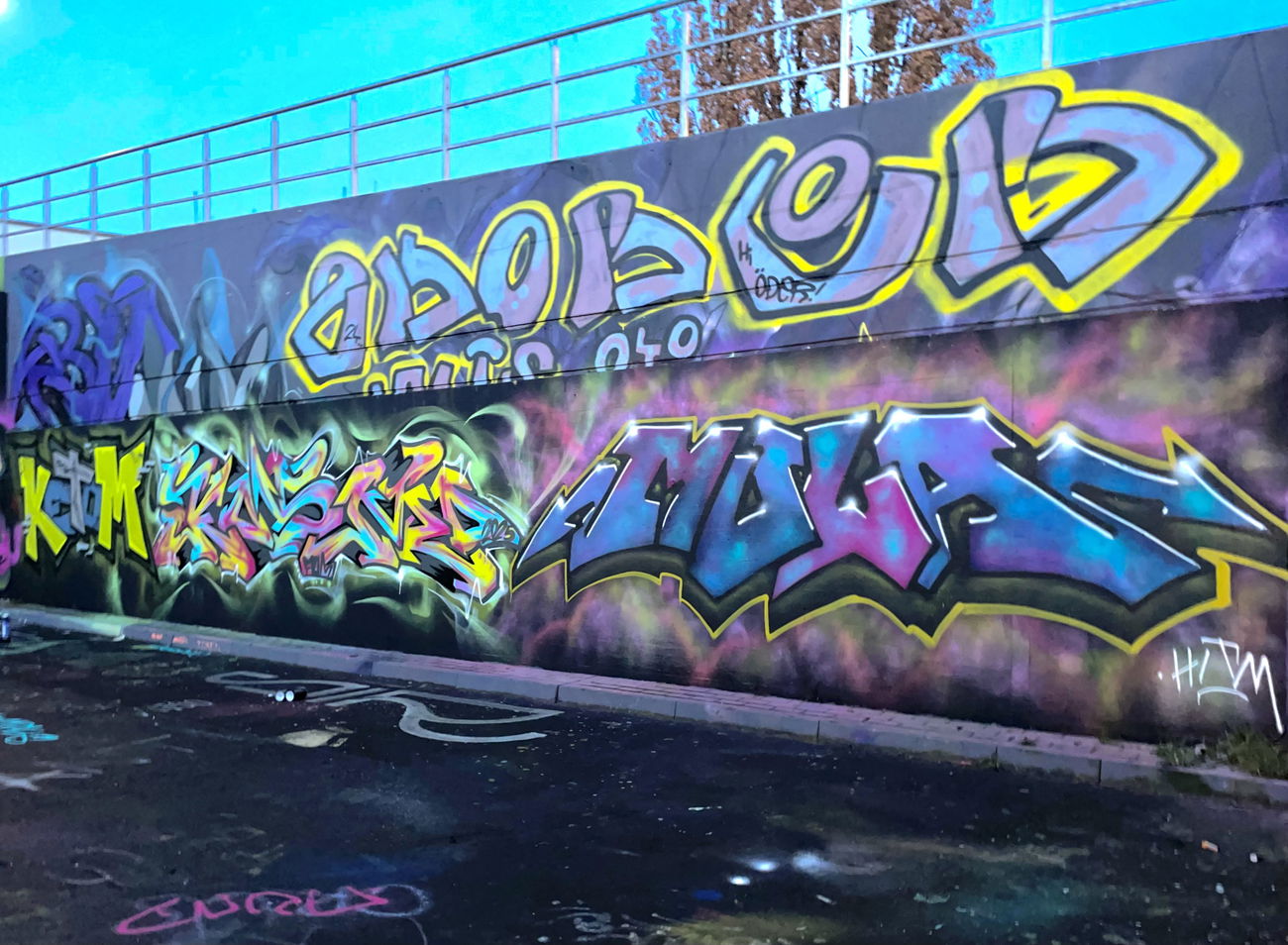 Graffiti Wall - Photo by Benlexa007 - KETOM, Kosmo, Mula (2025)