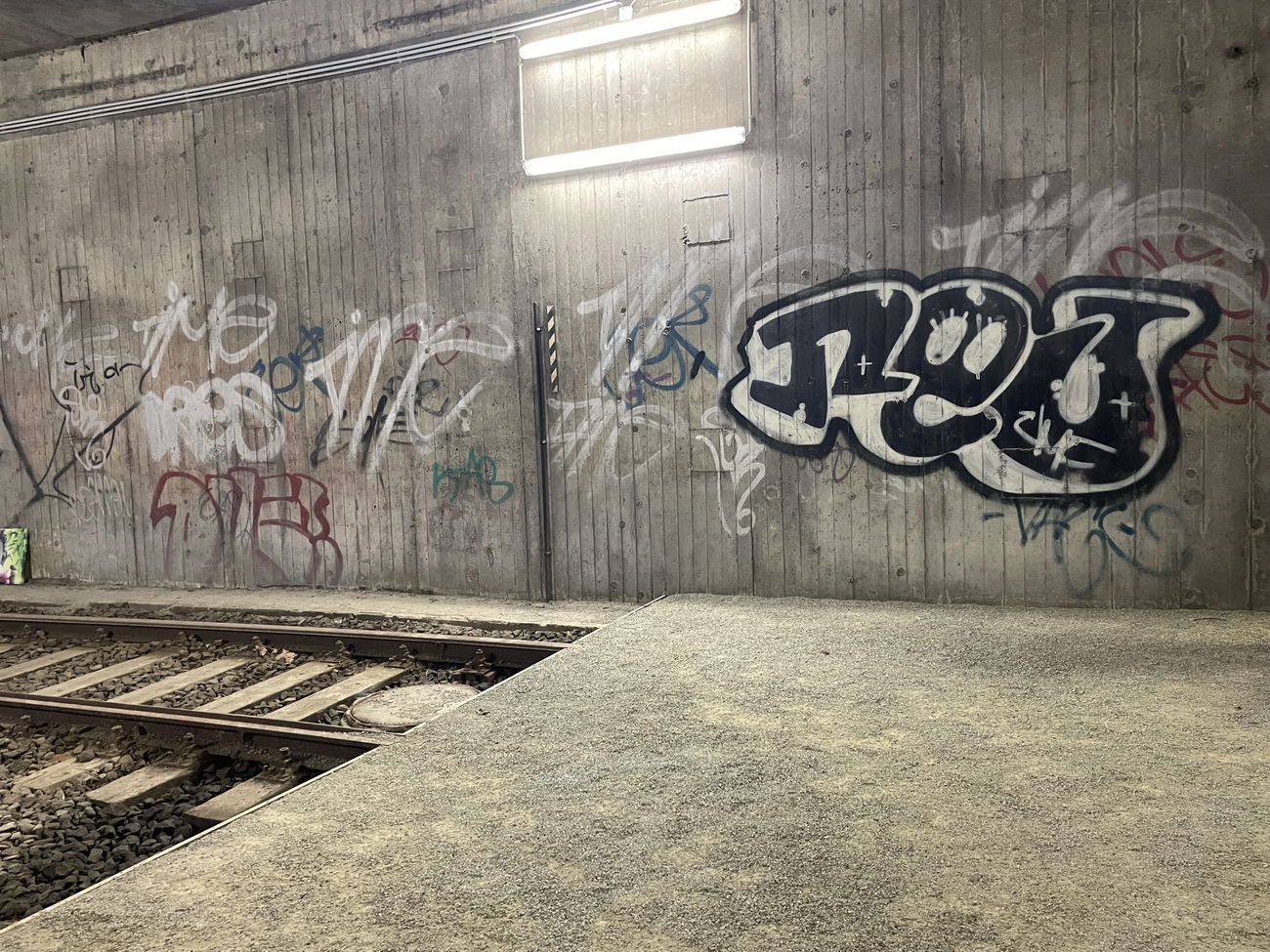 Graffiti Bombing - Photo by Benlexa007 - Kassel, Ubahn, neu