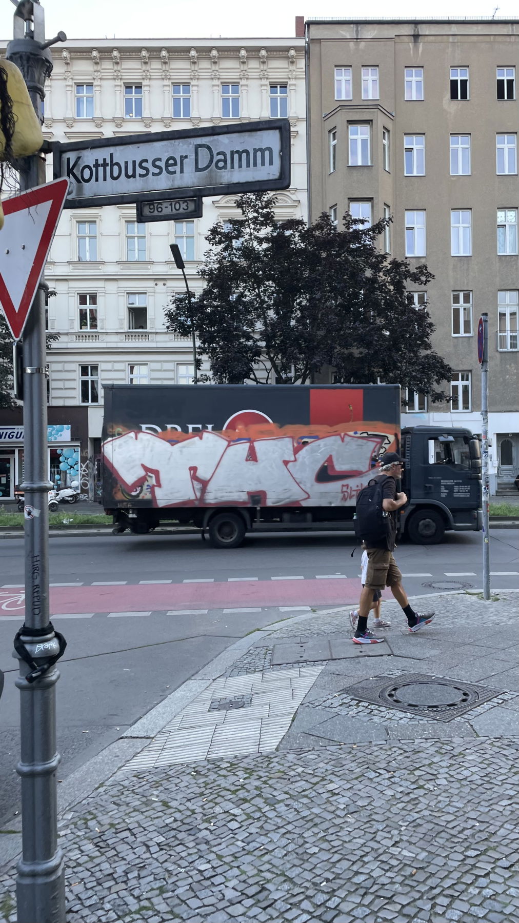 Graffiti Bombing - Photo by Benlexa007 - Thc, Berlin