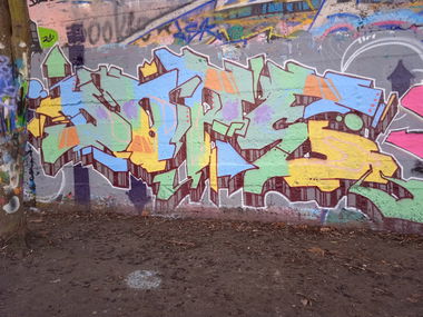 Graffiti Wall - Photo by BerryRains34 - Mnd, bombing, mnd (2022)