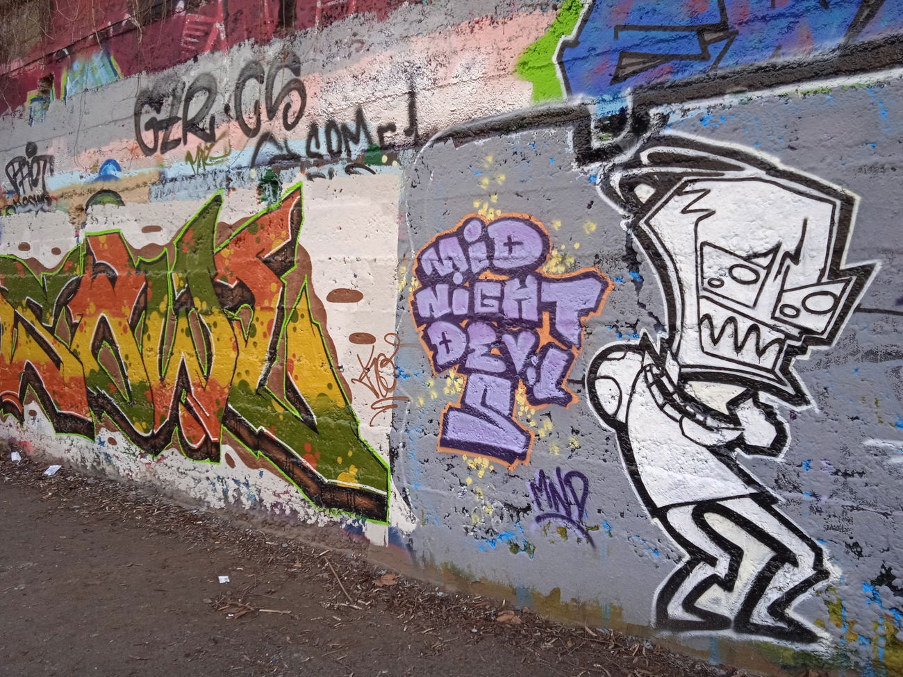 Graffiti Wall - Photo by BerryRains34 - Mnd, bombing, mnd (2022)