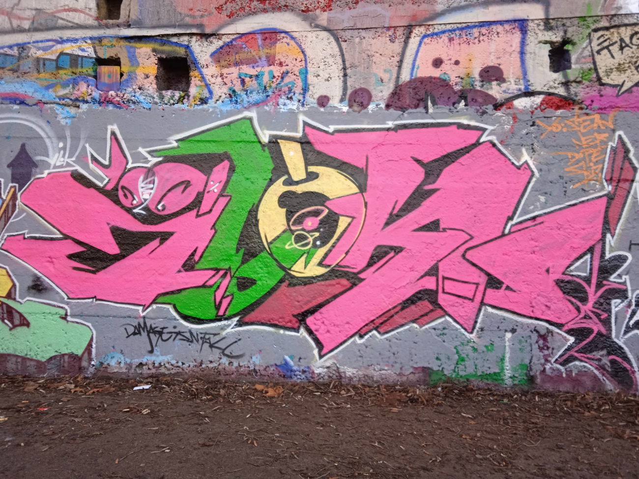 Graffiti Wall - Photo by BerryRains34 - Mnd, bombing, mnd (2022)